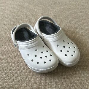 White crocs with fuzzy inside size W8
